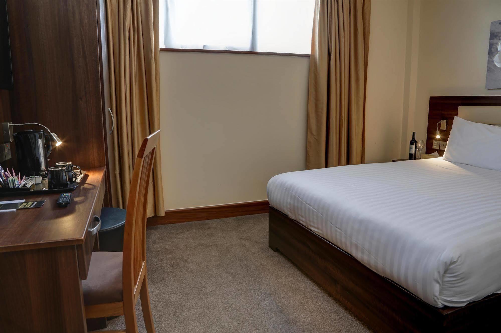 Airlink Hotel Гейс Екстер'єр фото